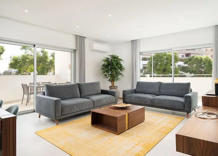 Luxury New 2 Bedroom Built 2022 아파트