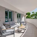 Luxury New 2 Bedroom Built 2022 דירה